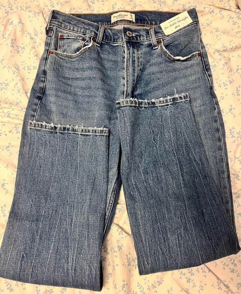 Abercrombie & Fitch Ultra High Rise The Ankle Straight Jeans Size 28x6